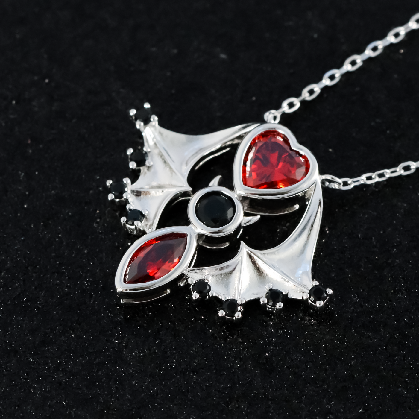 Saira's Familiar Bat Choker